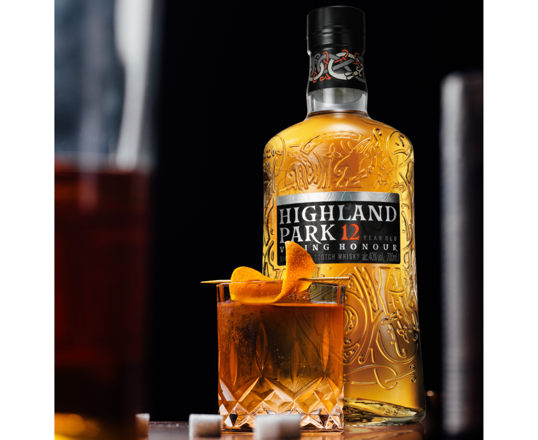 Salted Honey Old Fashioned in Tumbler Glas mit Highland Park 12