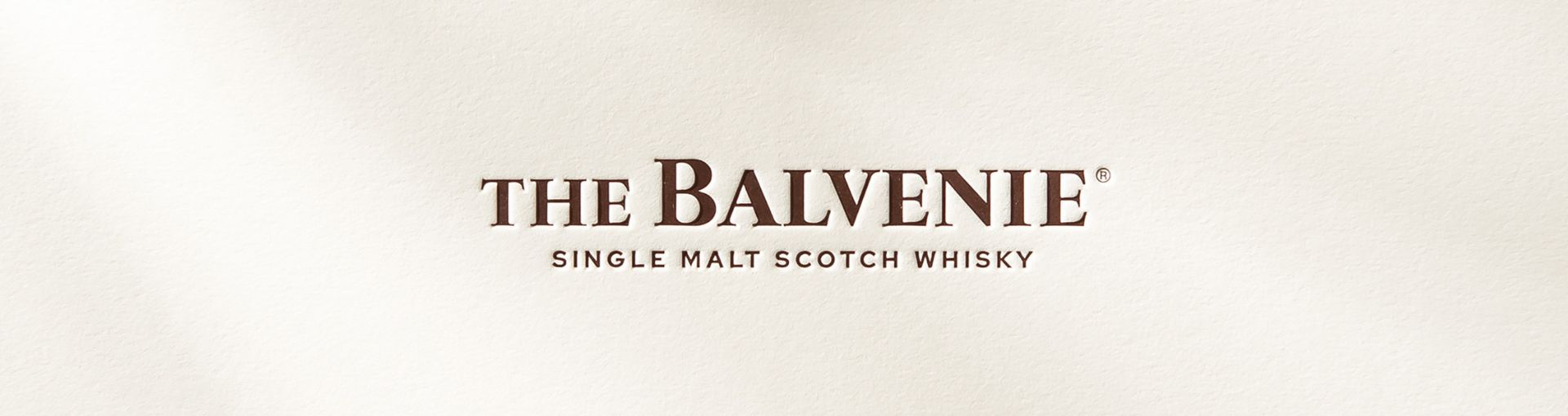 Text Balvenie Single Malt Scotch Whisky auf weißém Papier