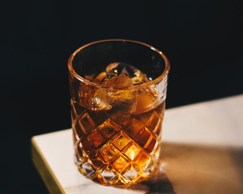 Tumblr Glas gefüllt mit Whiskey
