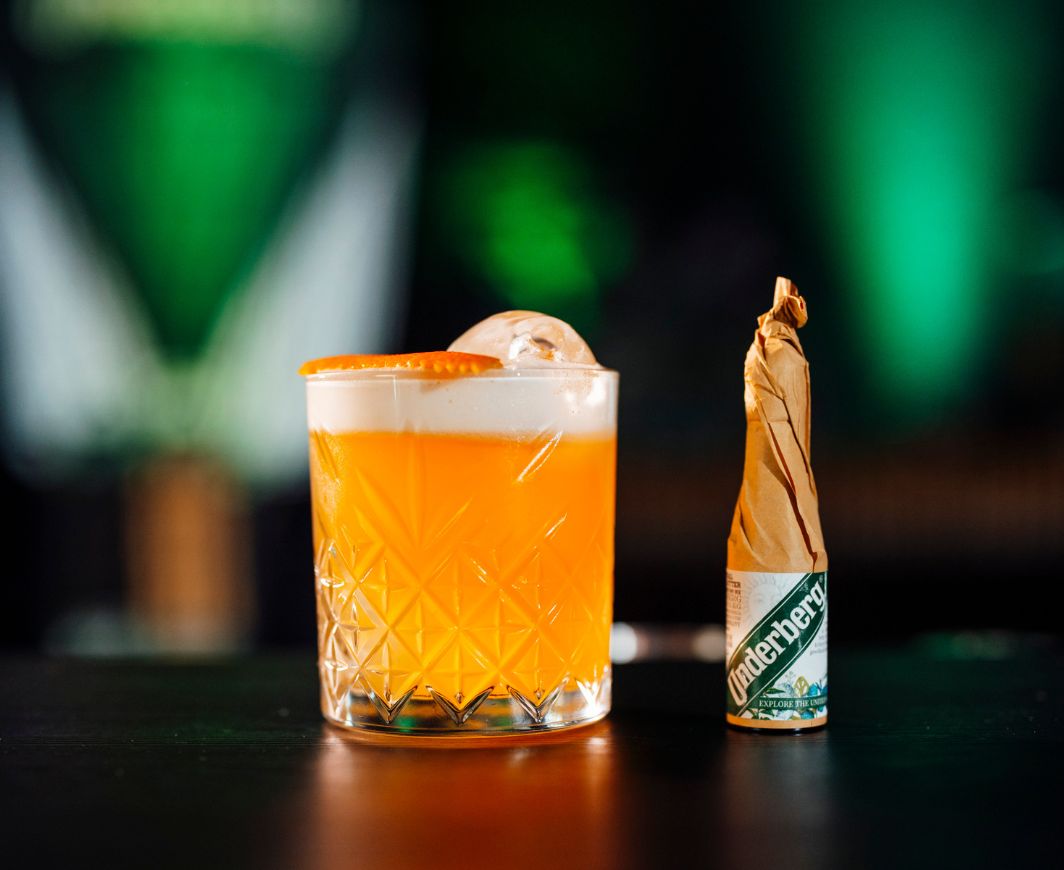 Underberg Sour Drink mmit Underberg Fläschchen daneben