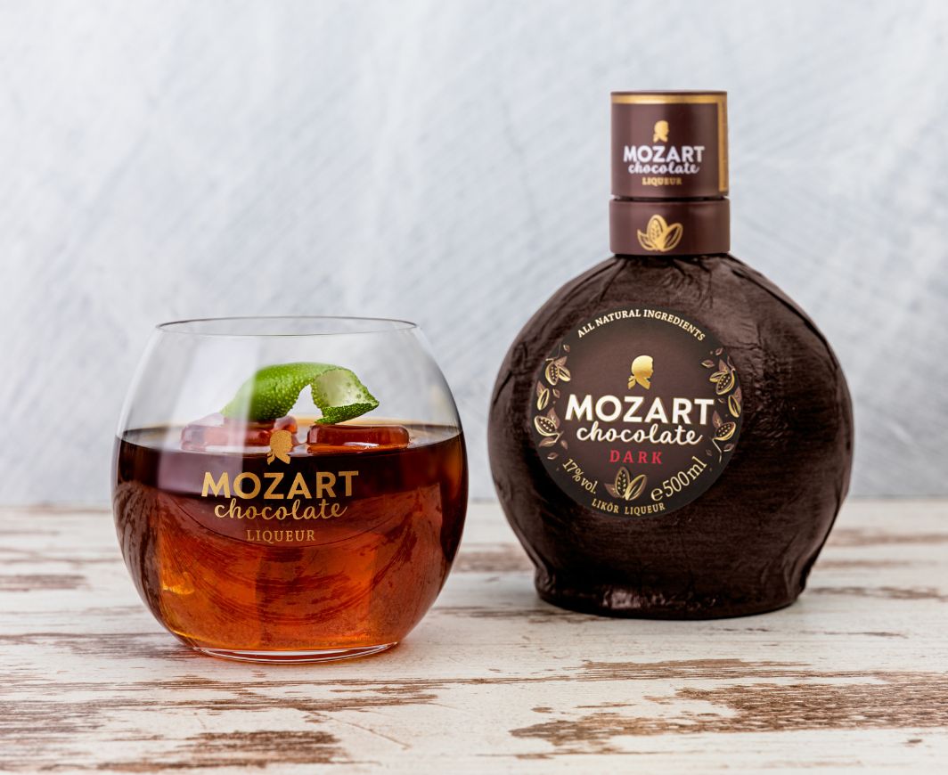 Mozart Chocolate Gimlet Drink und Mozart Dark Chocolate Flasche