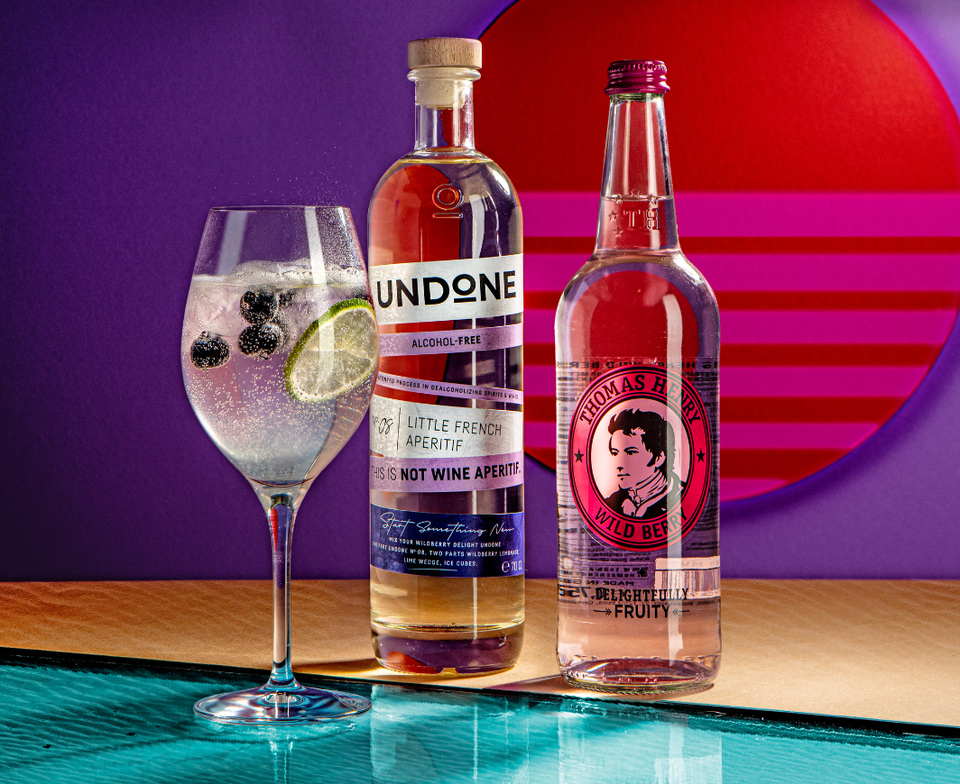Wild Berry Delight mit Undone Flasche und Thomas Henry
