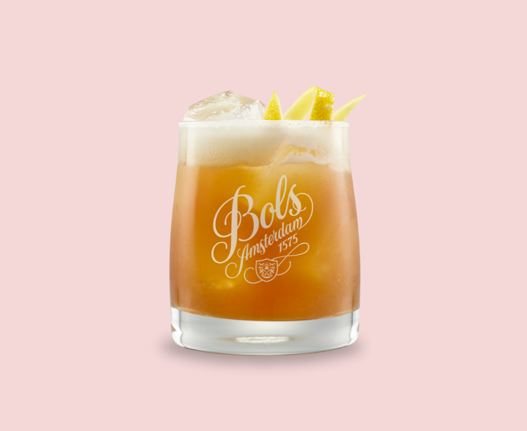 Bols amaretto sour drink