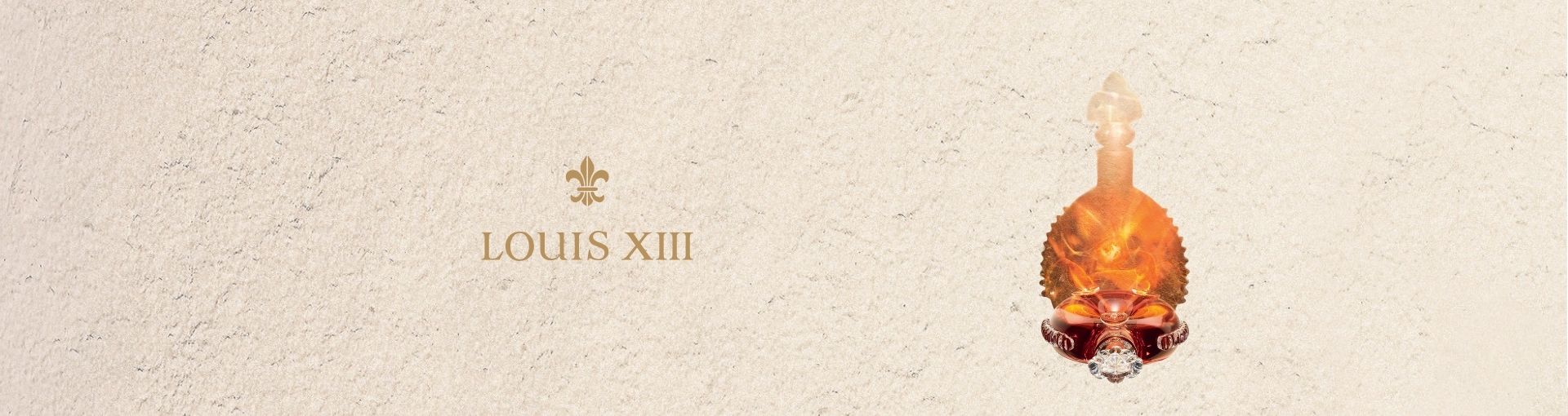 Louis XIII FLasche mit Schatten vor beigem Hintergrund
